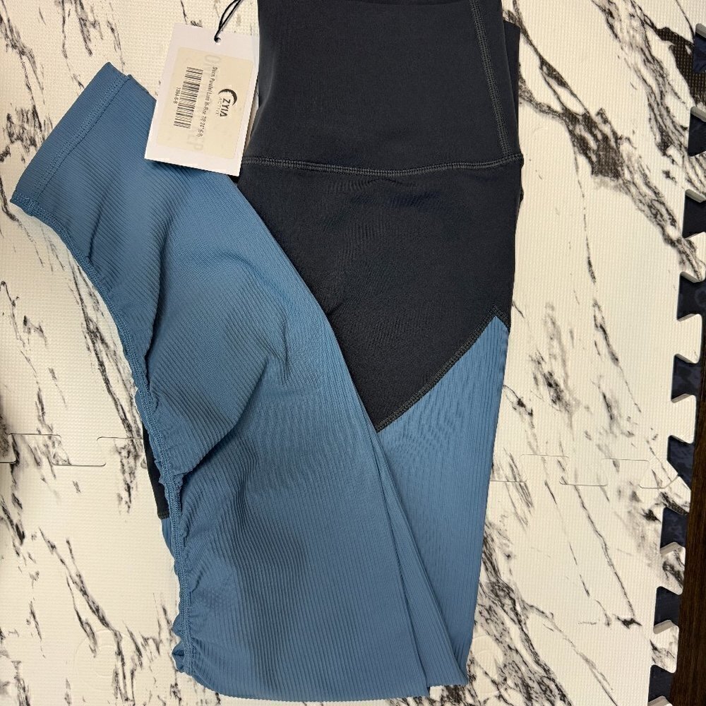 NWT - Zyia Storm Parallel Luxe Leggings - Size 6-8 - Picture 3 of 9